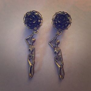 7/16" black rose and hangman skeleton plugs gauges
